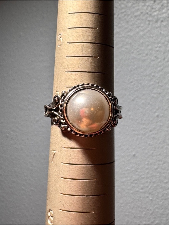 Jewelry - Vintage-Style Silver Ring with Pearl-Like Cabochon - Cream